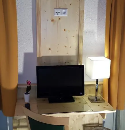 Zur Oelmuehle בית הארחה 3*