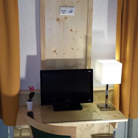 Zur Oelmuehle בית הארחה 3*