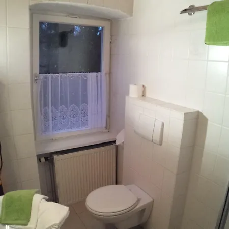 Zur Oelmuehle בית הארחה